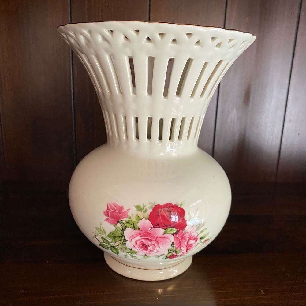 Floral vase - Picture 1 of 3